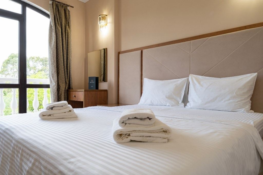 rooms-junor-with-balcony-and-sea-weiu