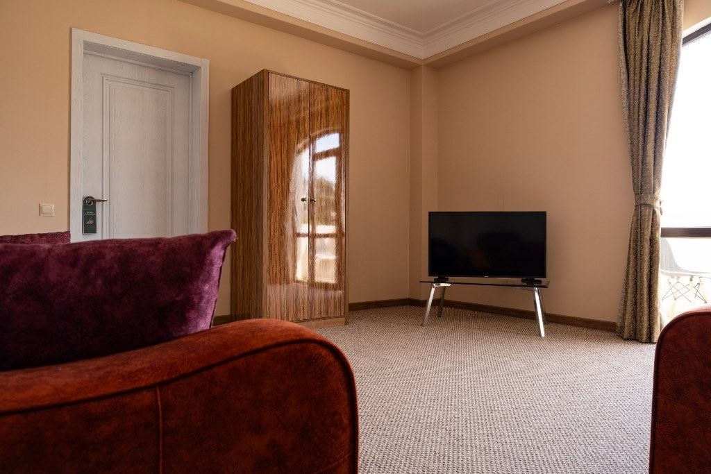 rooms-junor-with-balcony-and-sea-weiu