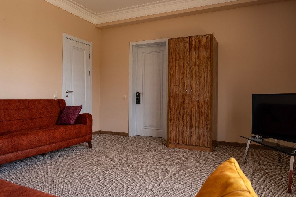 rooms-junor-with-balcony-and-sea-weiu