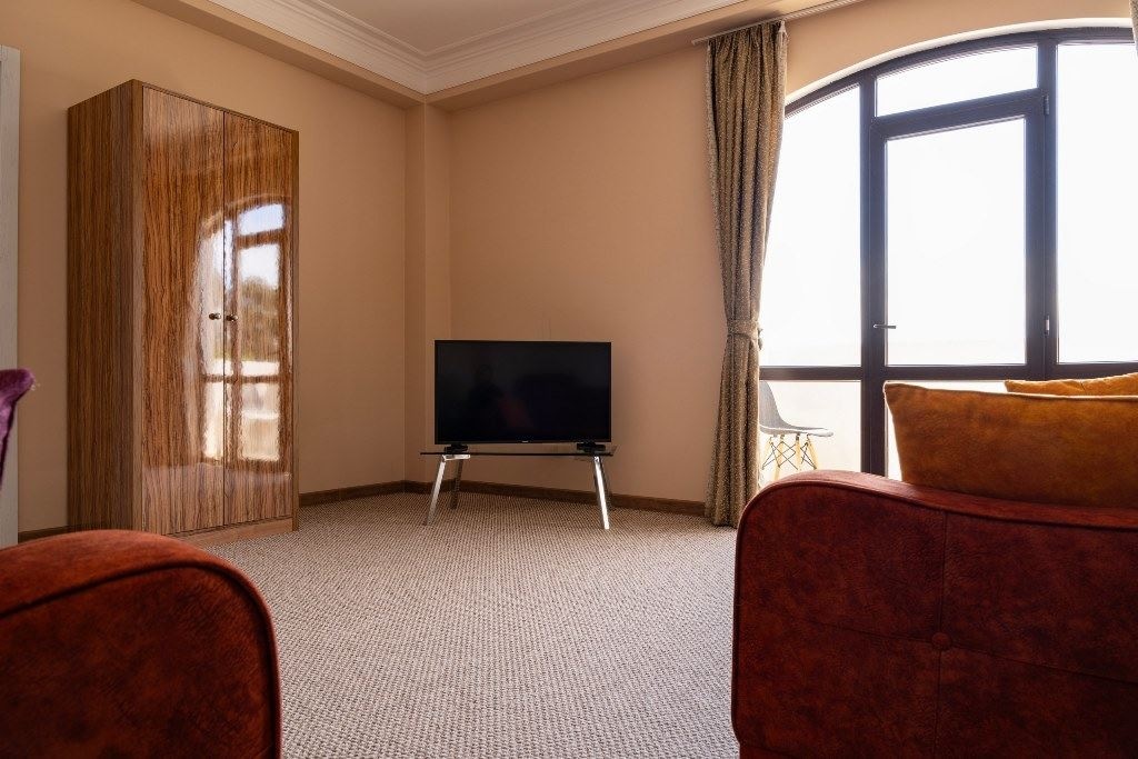 rooms-junor-with-balcony-and-sea-weiu