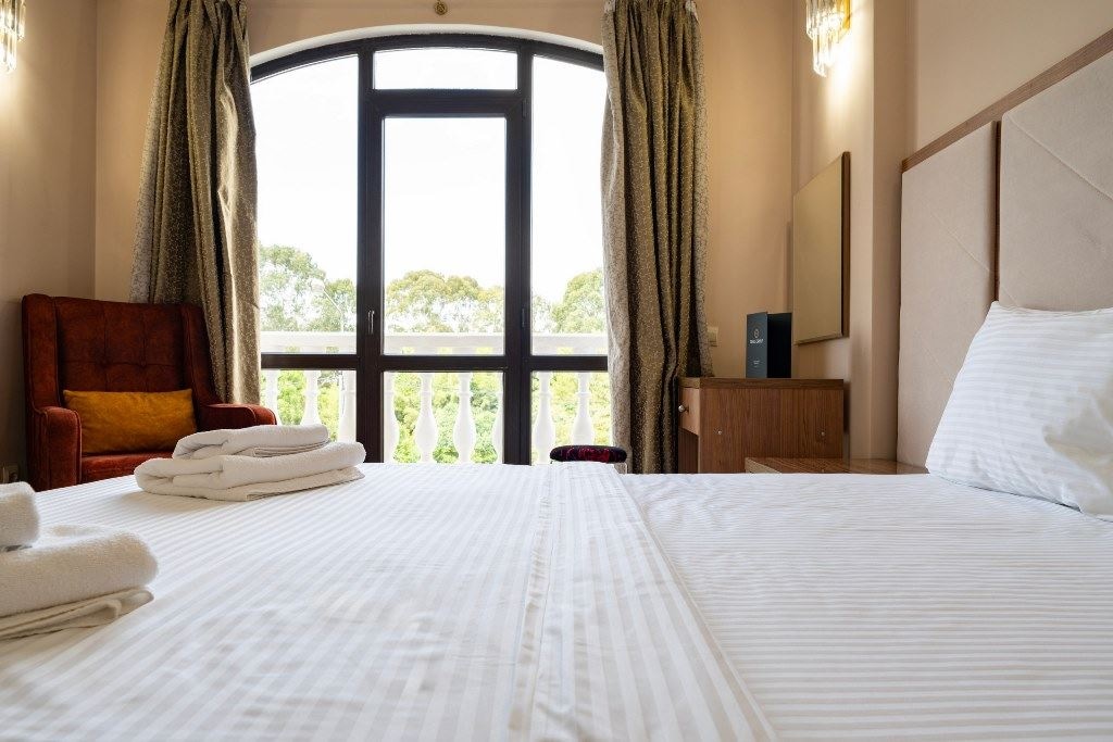 rooms-junor-with-balcony-and-sea-weiu