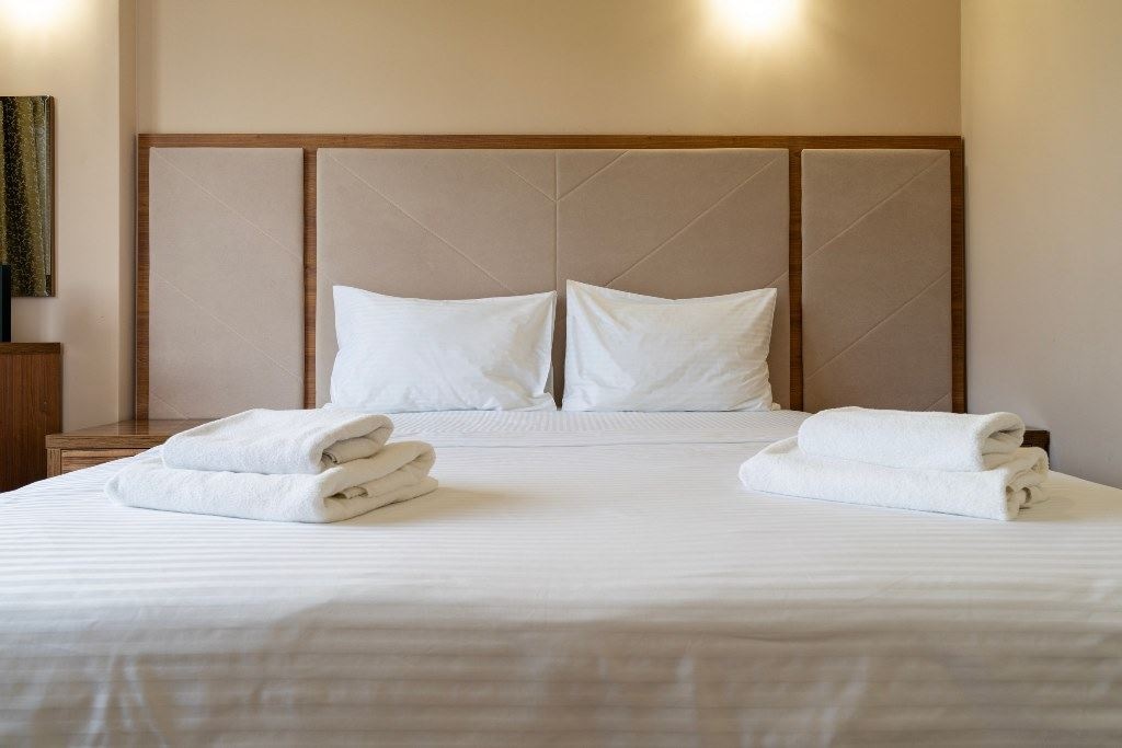 rooms-junor-with-balcony-and-sea-weiu