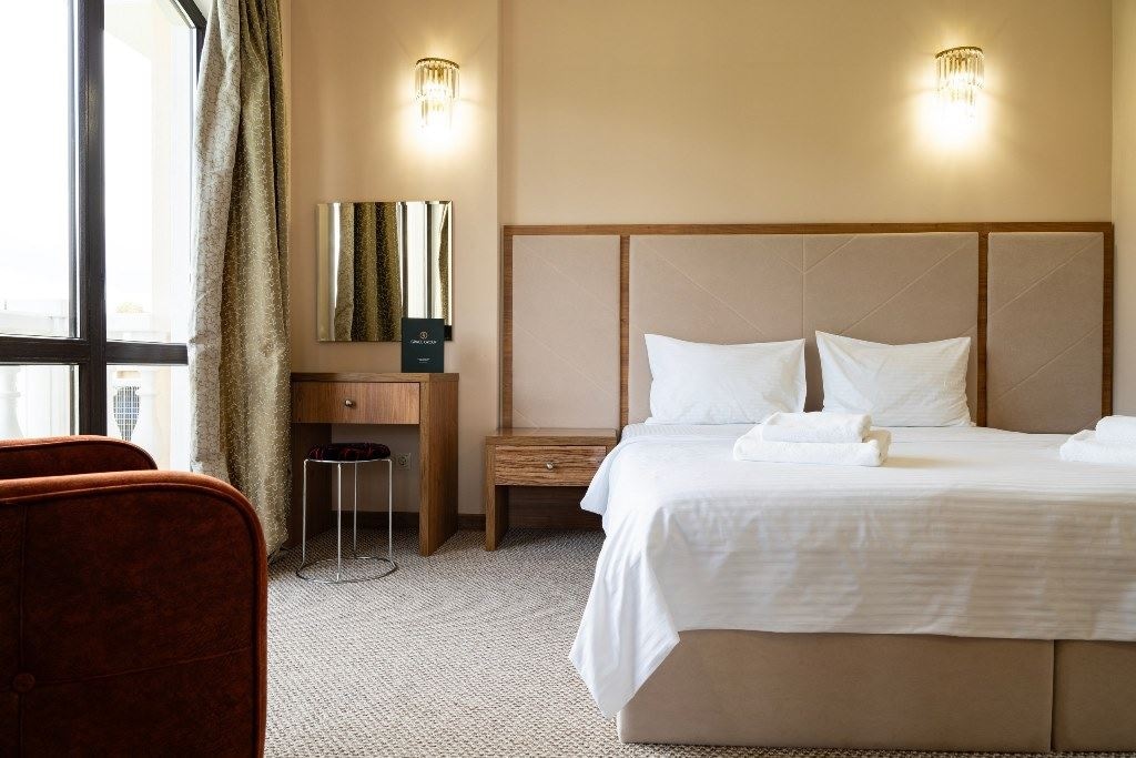 rooms-junor-with-balcony-and-sea-weiu