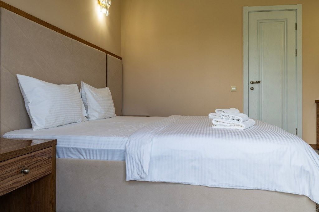 rooms-junor-with-balcony-and-sea-weiu