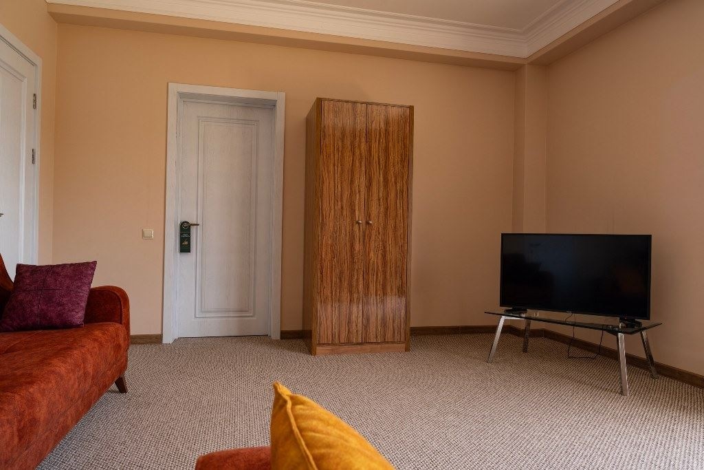 rooms-junor-with-balcony-and-sea-weiu