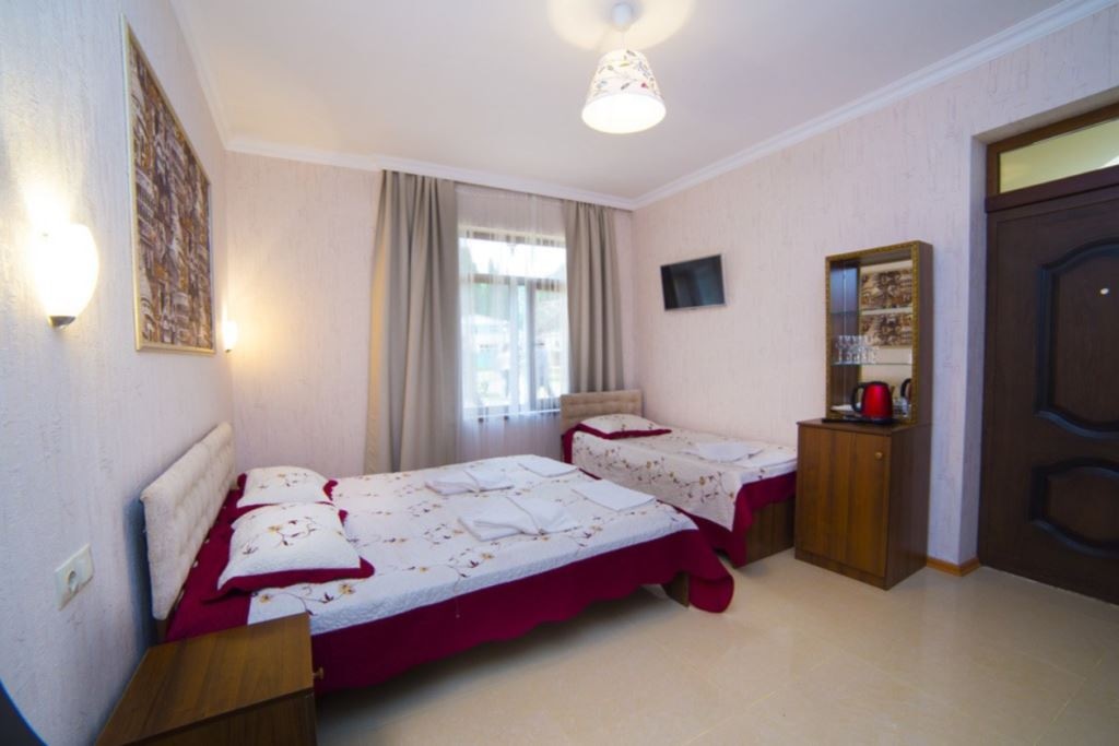 rooms-triple-balcony