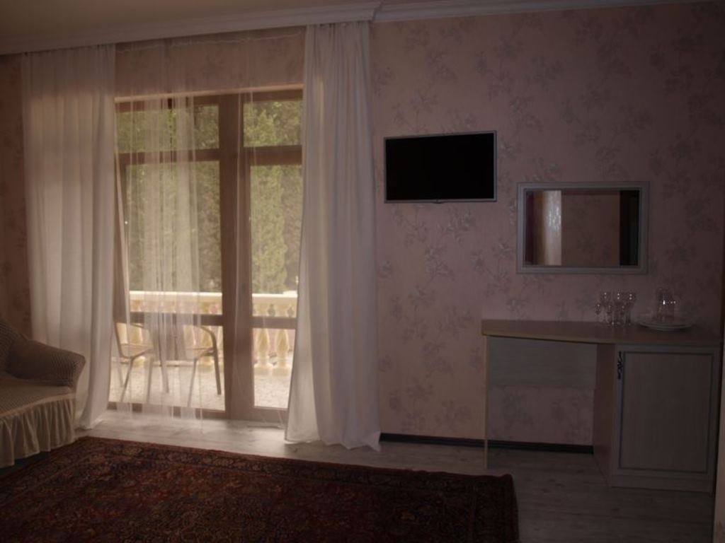 rooms-triple-balcony