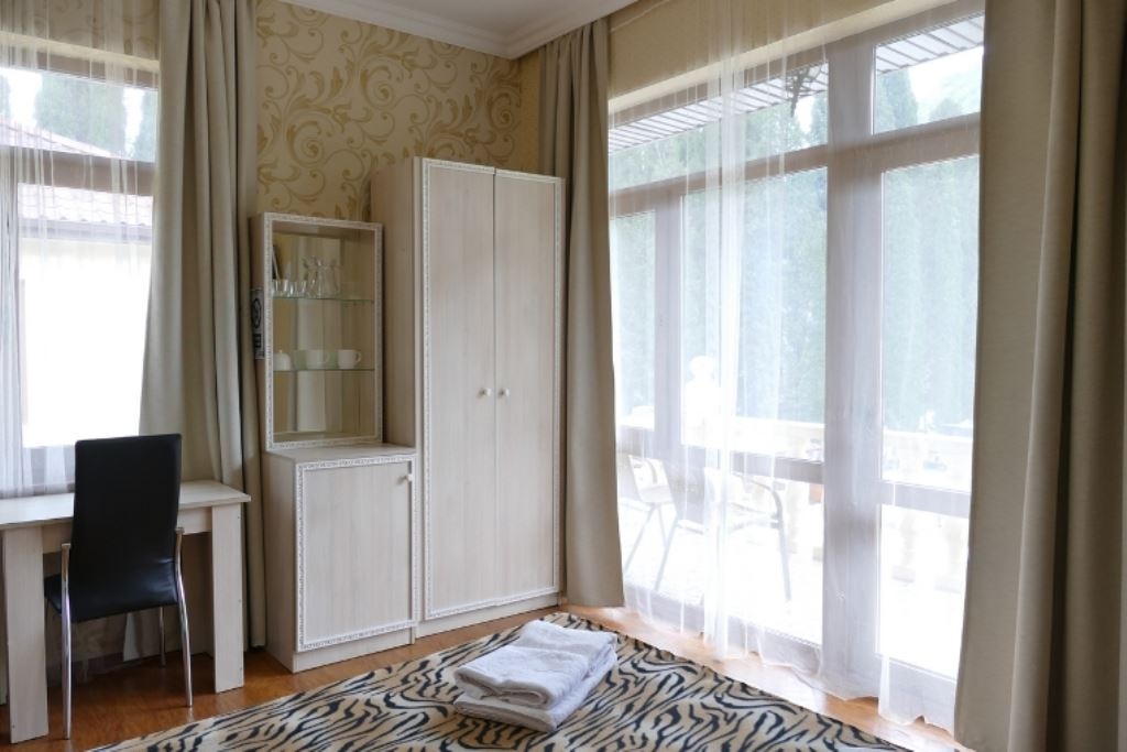 rooms-triple-balcony