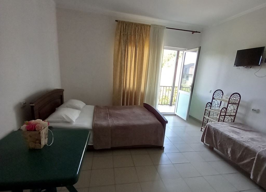 rooms-triple-standart-balcony