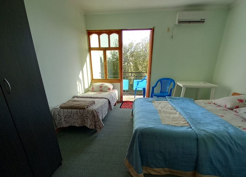 rooms-triple-economy-balcony