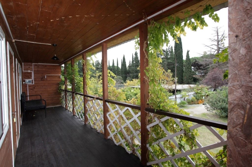 rooms-room-with-balcony