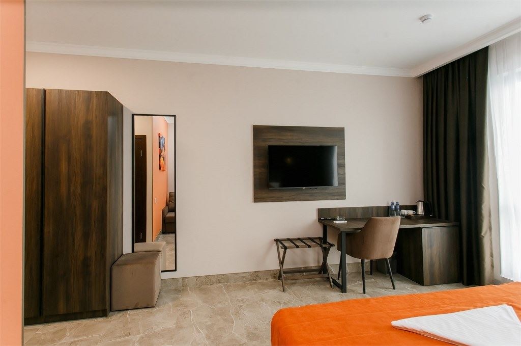 rooms-comfort-dbl-park-view-balcony