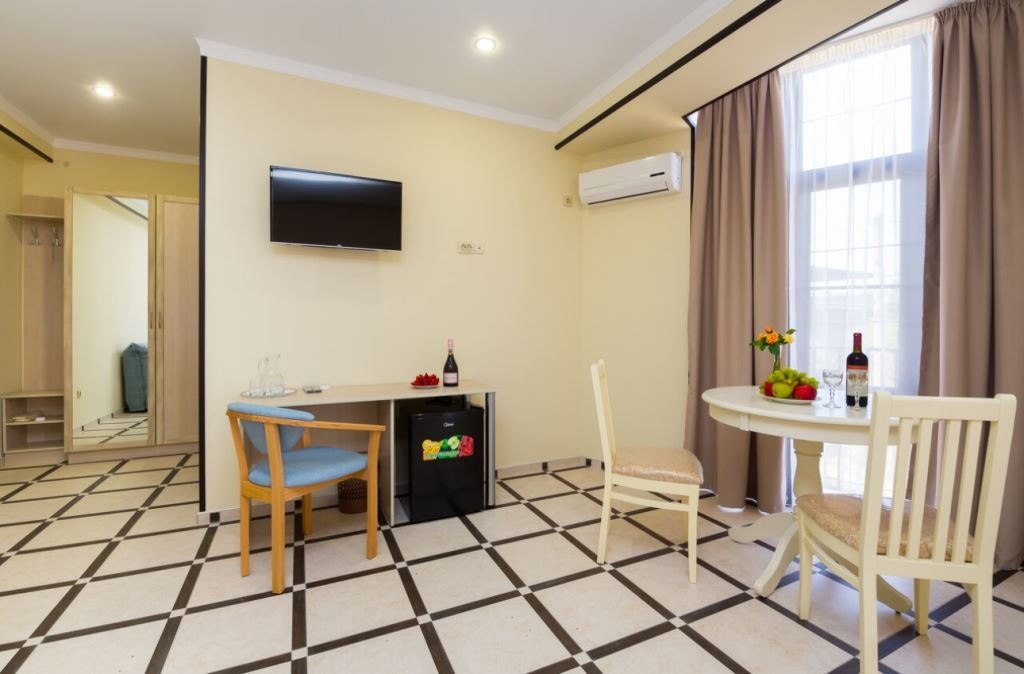 rooms-family-balcony