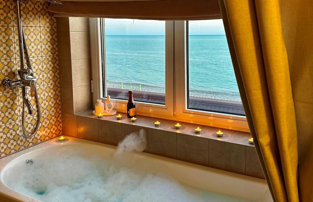 rooms-apartament-balcony-sea