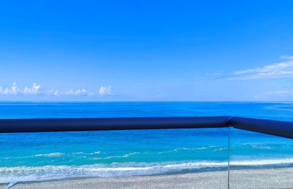 rooms-apartament-balcony-sea