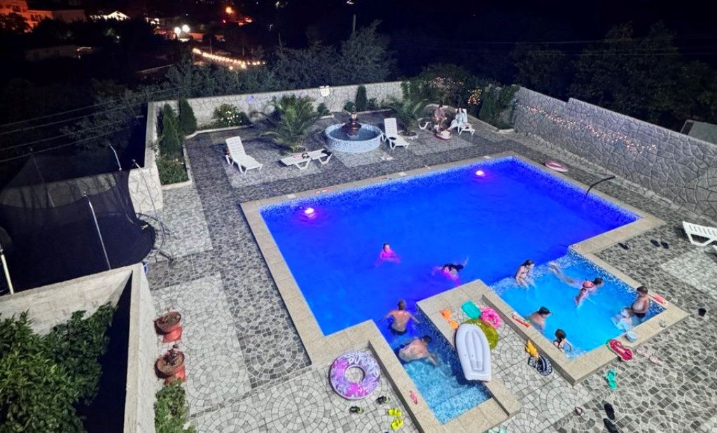 pools-outdoor-pool