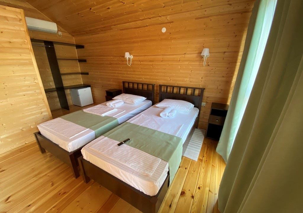 rooms-standard-room-with-two-single-beds