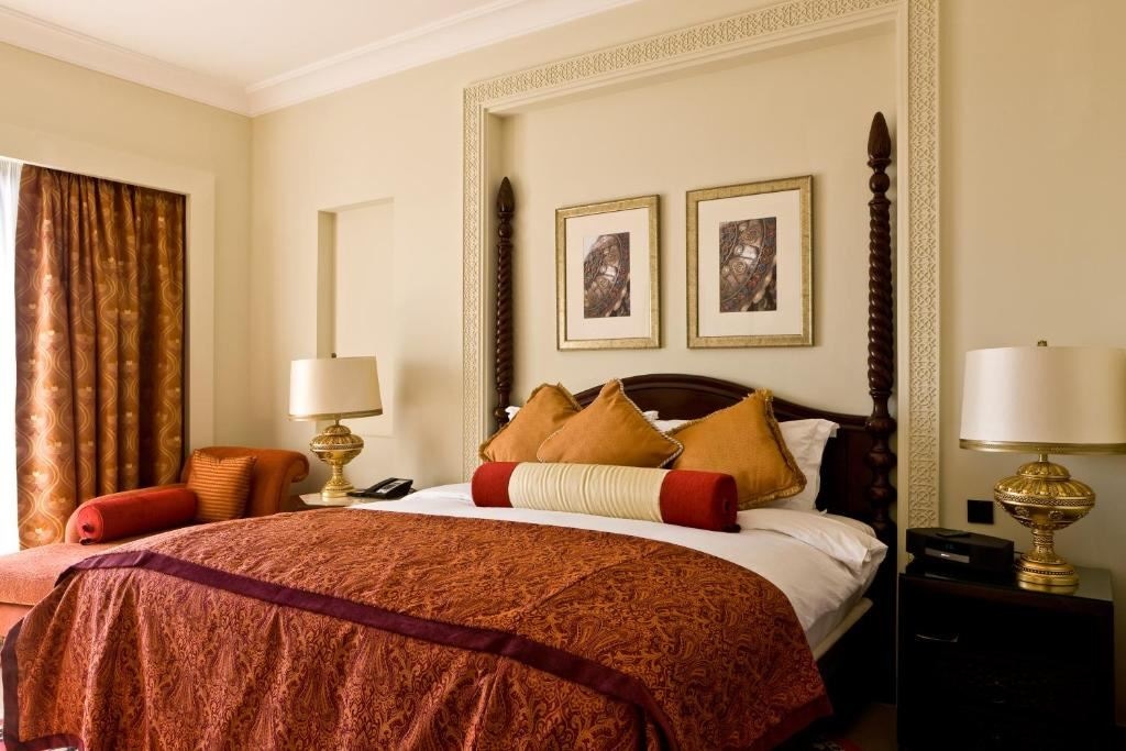 rooms-luxury-room