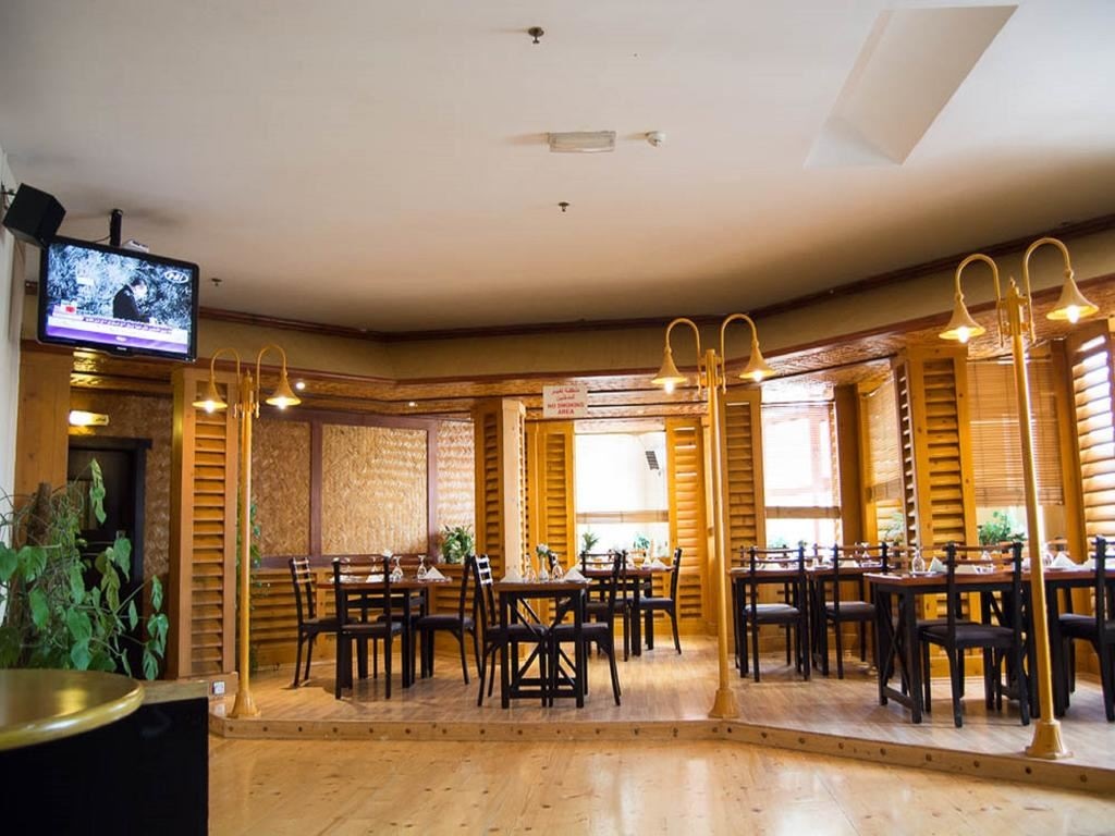 bars-river-of-art-lounge