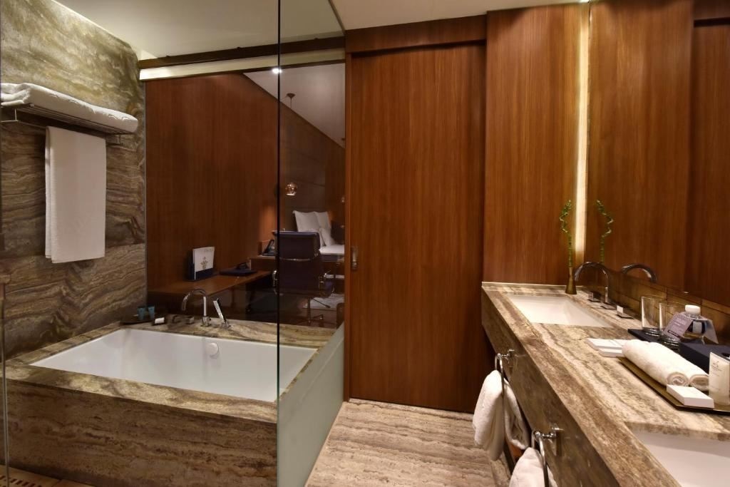 rooms-one-bedroom-suite-with-extra-bed