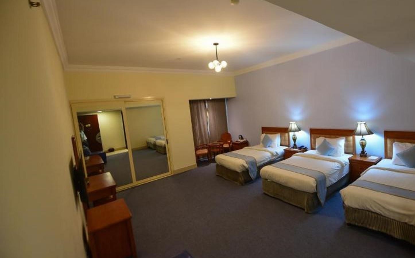 rooms-deluxe-trpl-room