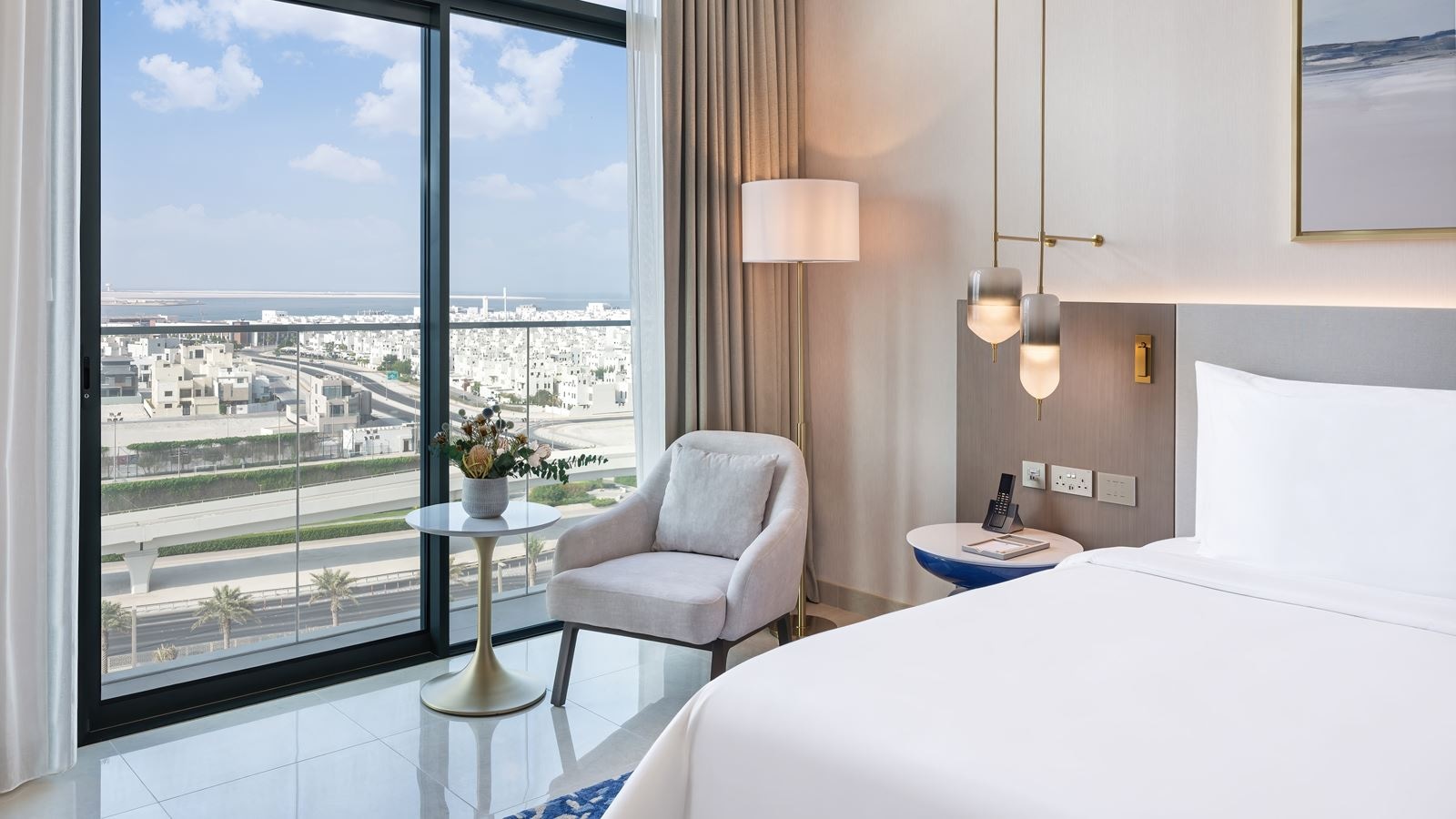 rooms-deluxe-city-view-king