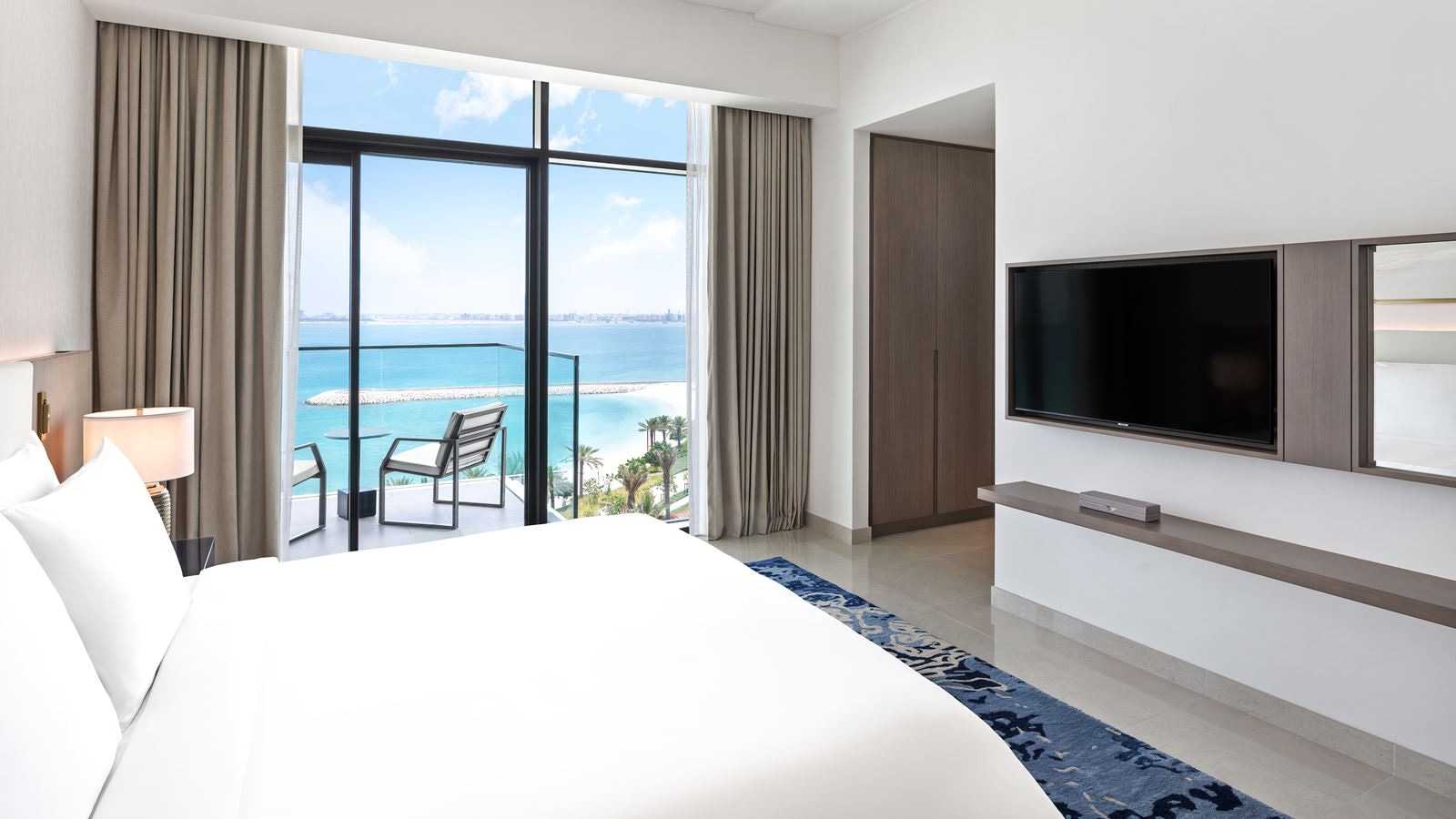 rooms-executive-sea-view-suite