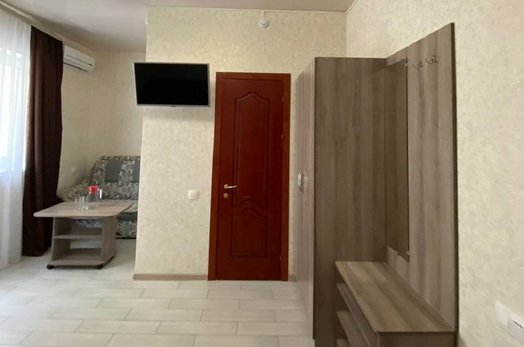 rooms-family-room--with-balcony