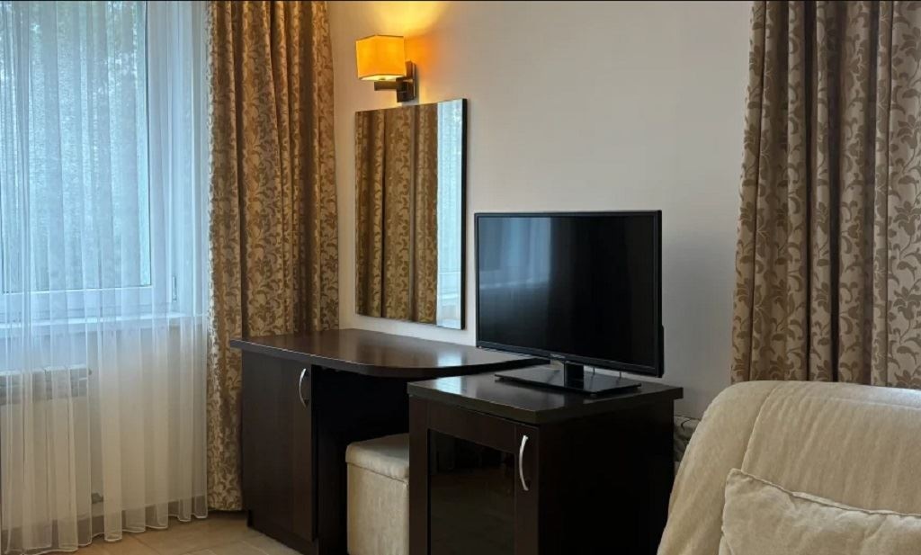 rooms-2-местный-стандарт-с-французским-балконом