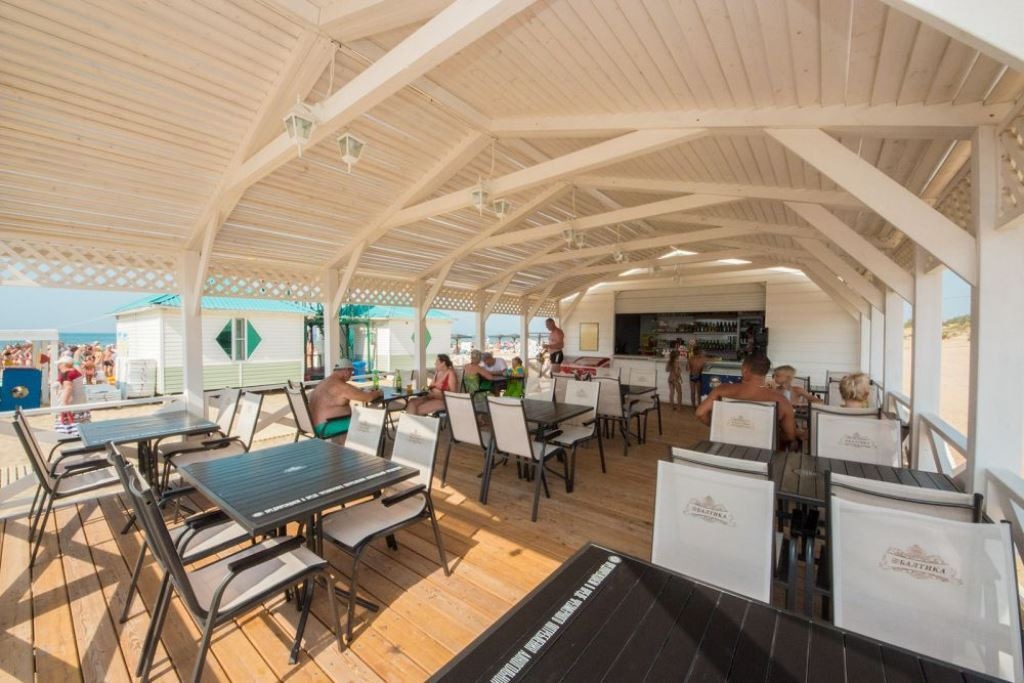 bars-letnee-kafe-na-plazhe