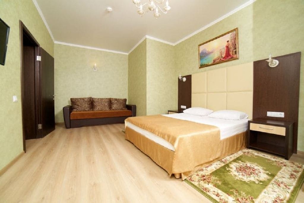 rooms-luxe-with-balcony