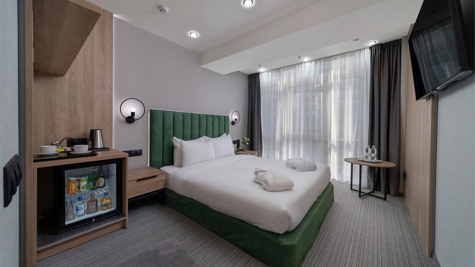 rooms-standart-balcony-by-city-park