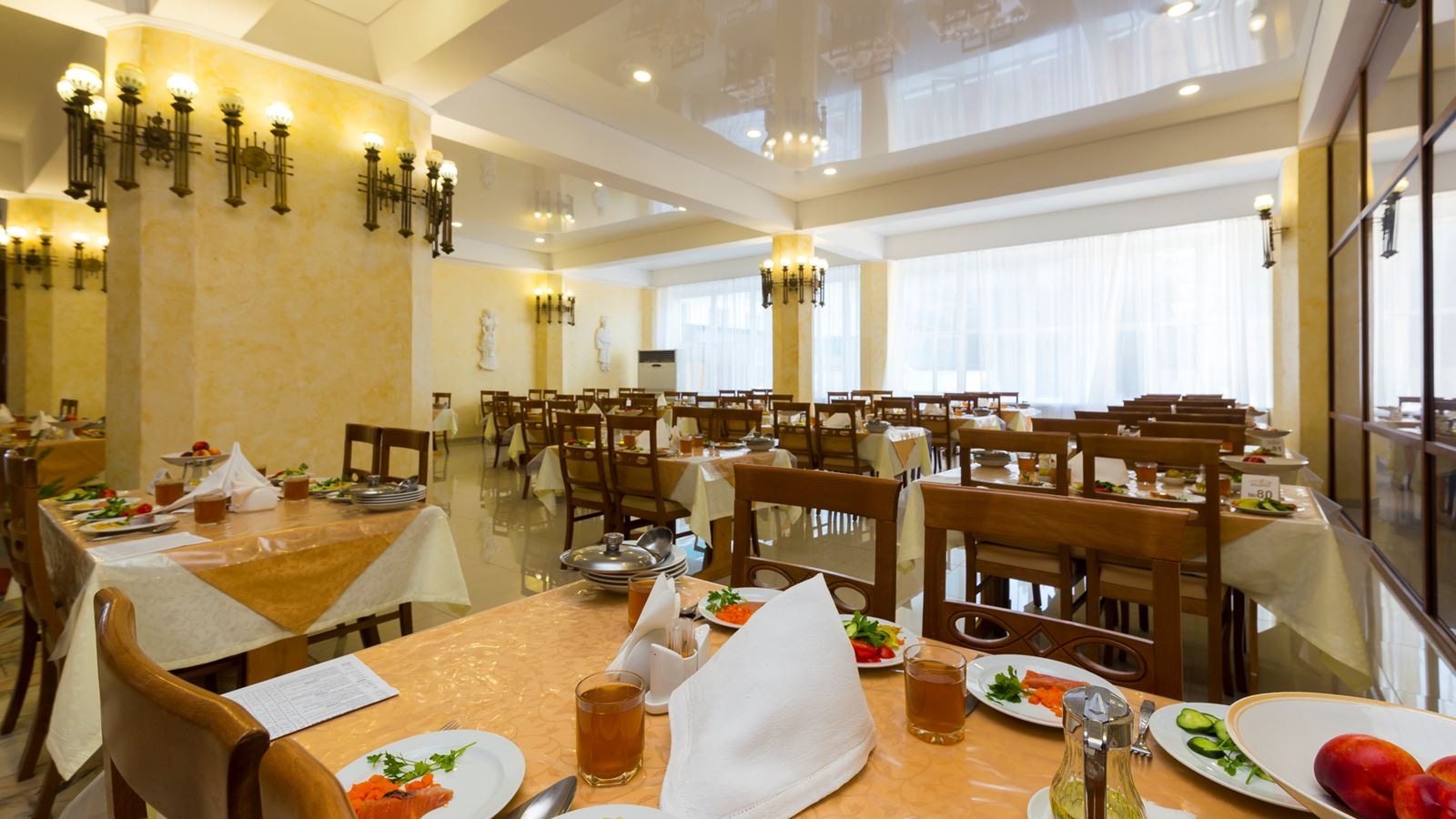 restaurants-obedenyi-zal