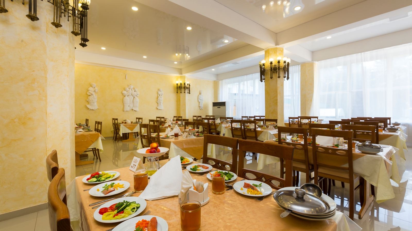 restaurants-obedenyi-zal