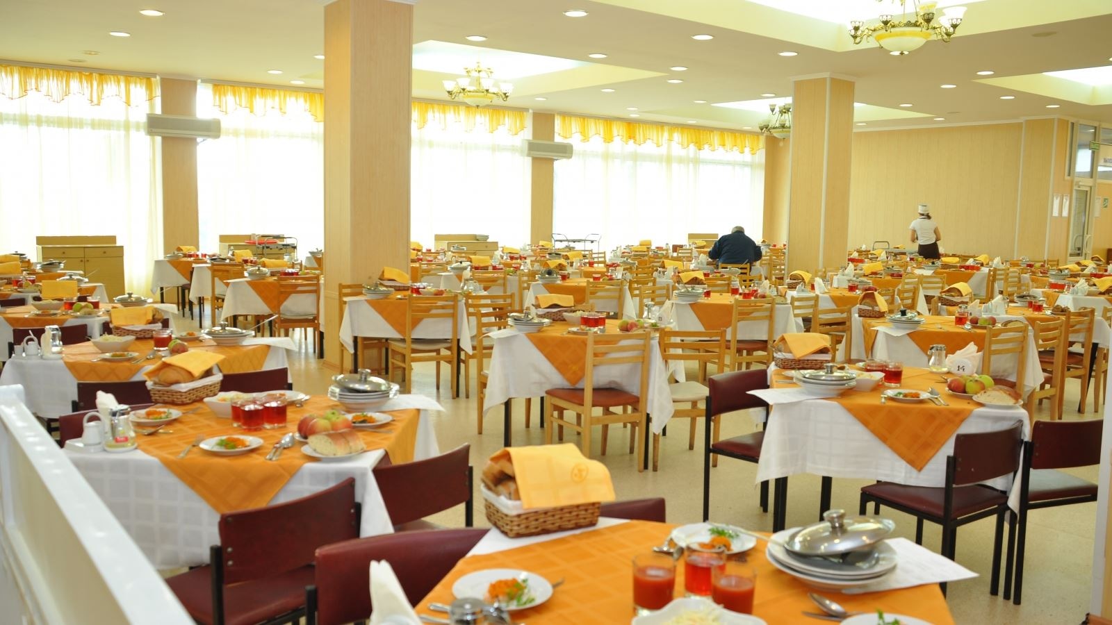 restaurants-obedenniy-zal