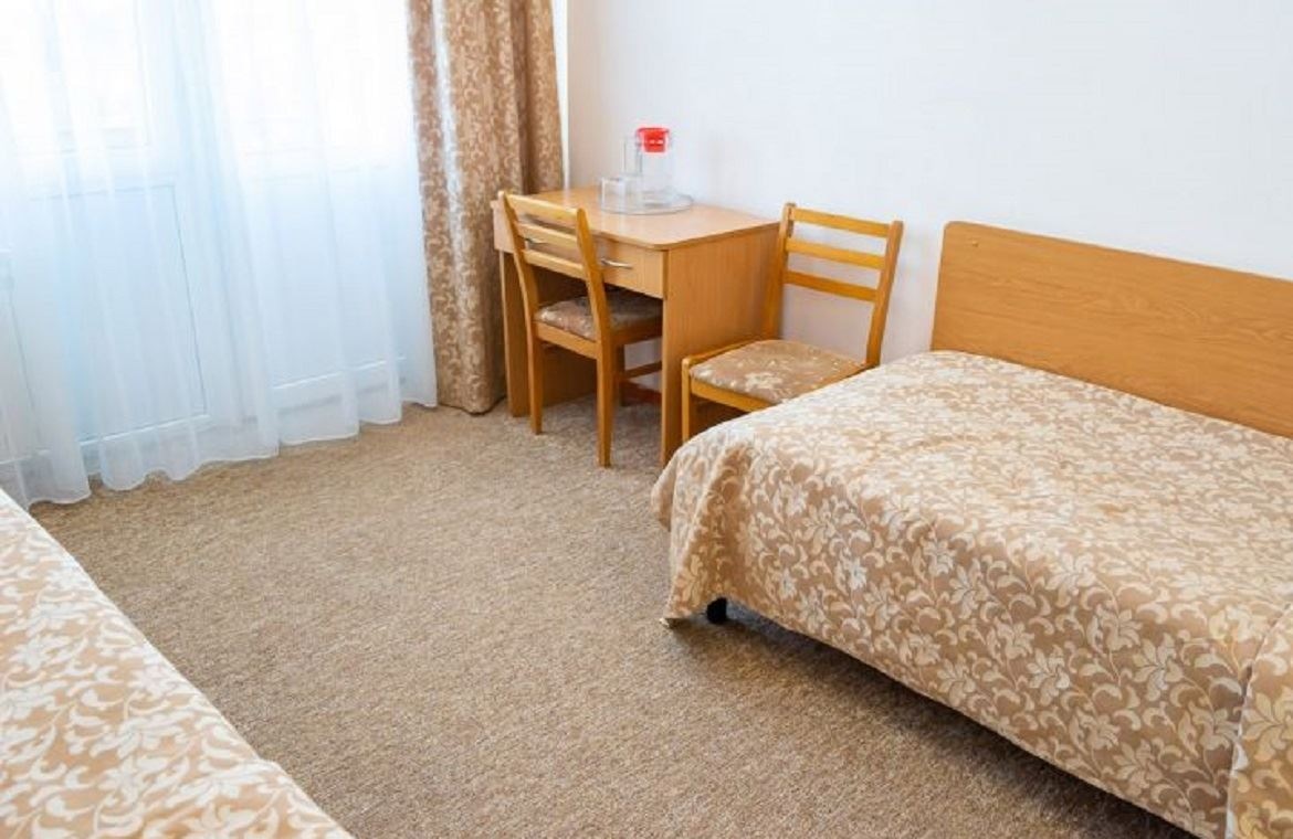 rooms-room-standard-frenchbalcony-wellness