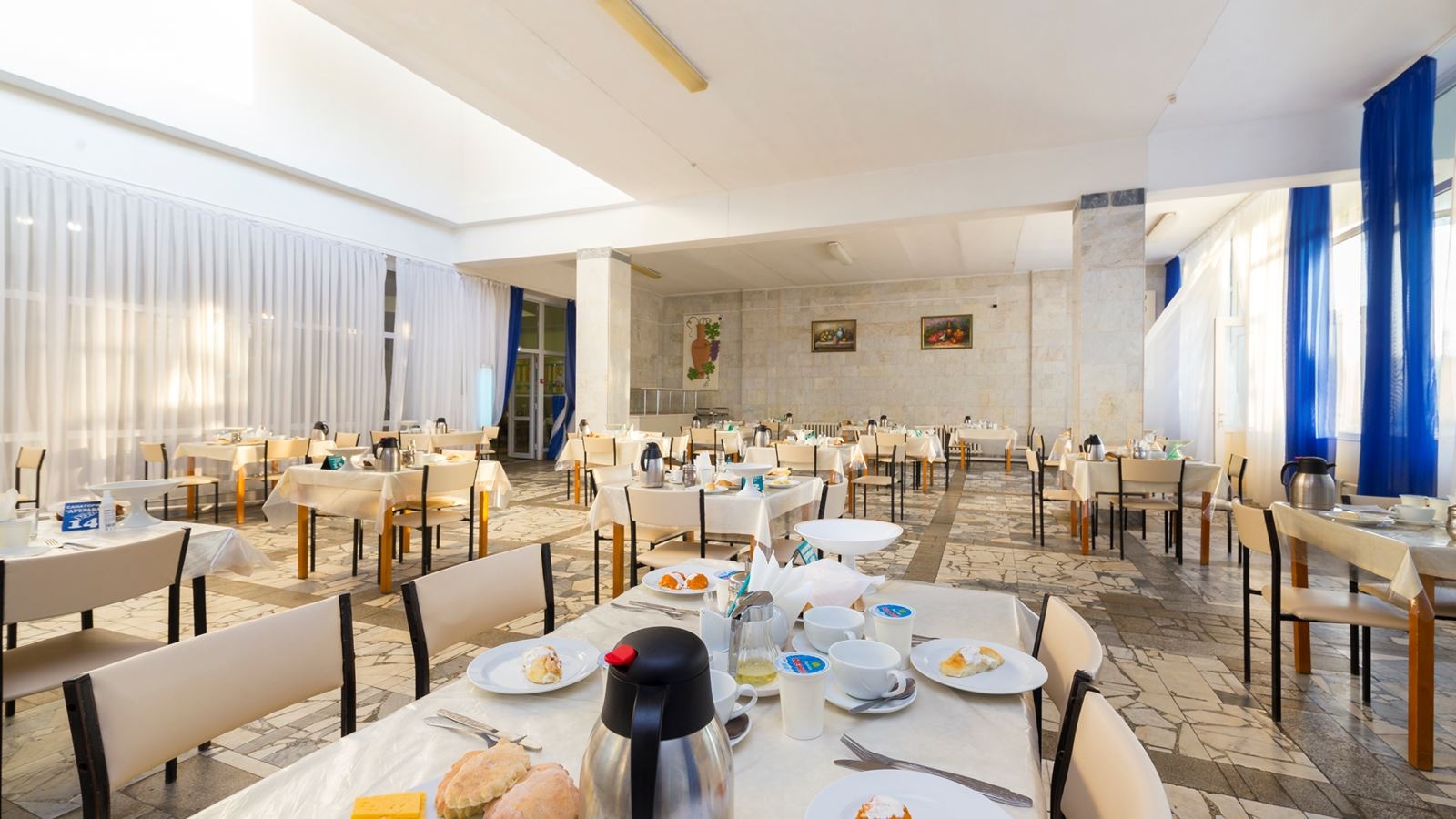 restaurants-obedennyi-zal