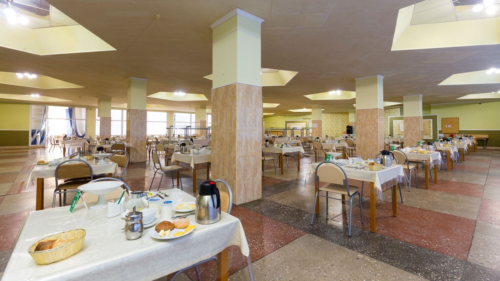 restaurants-obedennyi-zal