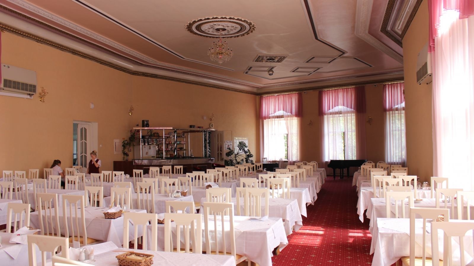 restaurants-obedennii-zal