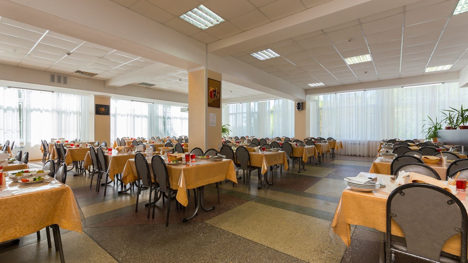 restaurants-obedenniy-zal
