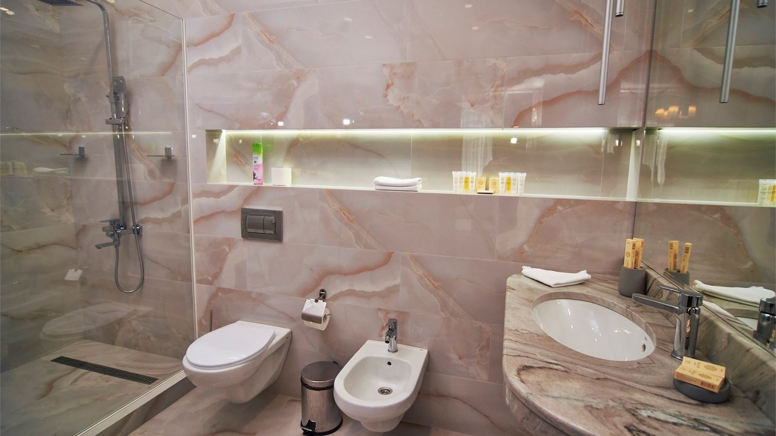 rooms-3комнатный-семейный-номер-люкс