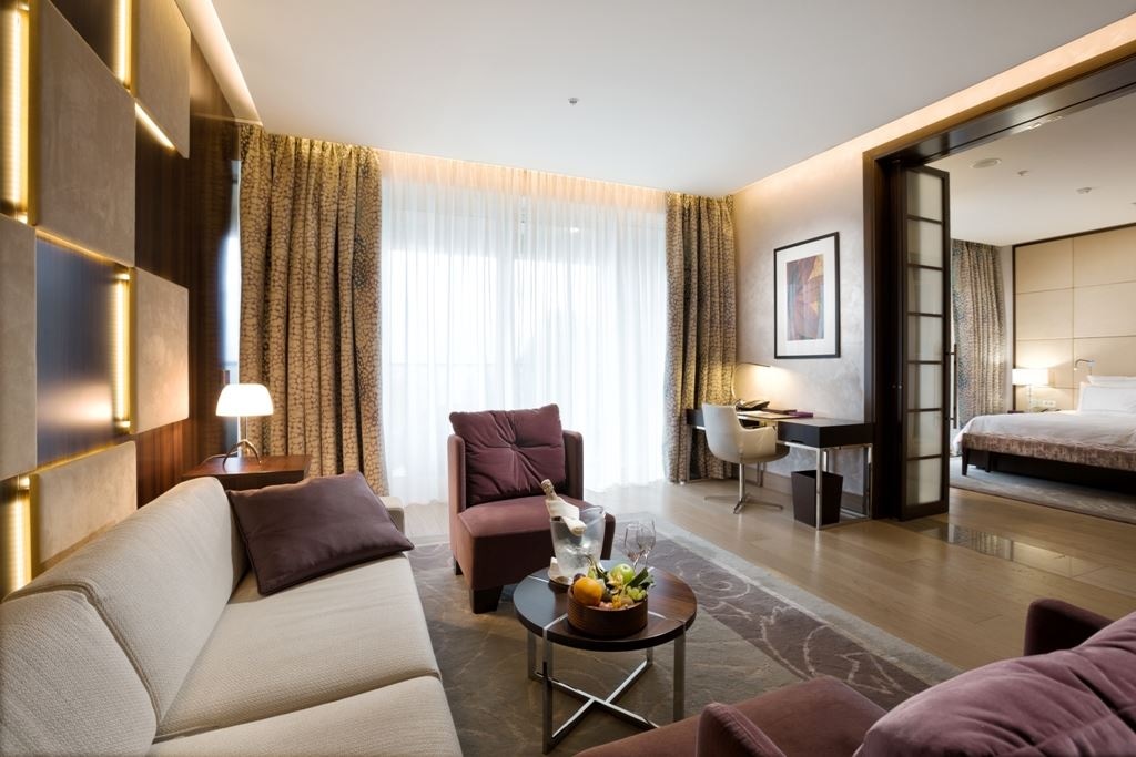 rooms-suite-see-view