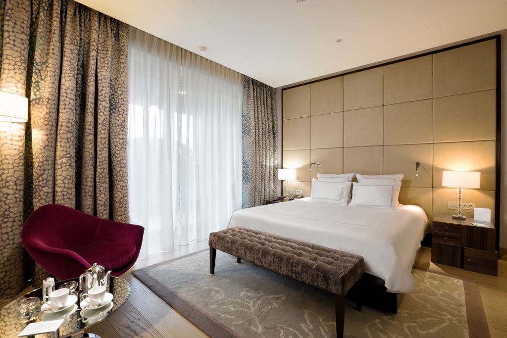 rooms-suite-see-view