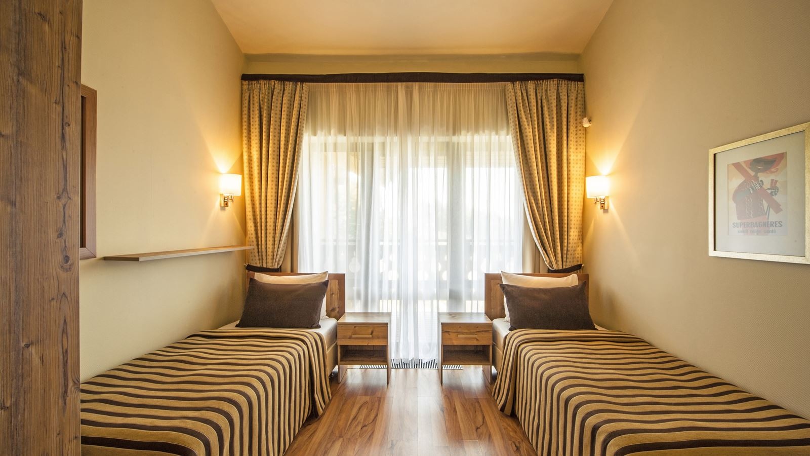 rooms-apartament-2-bedroom-balcony