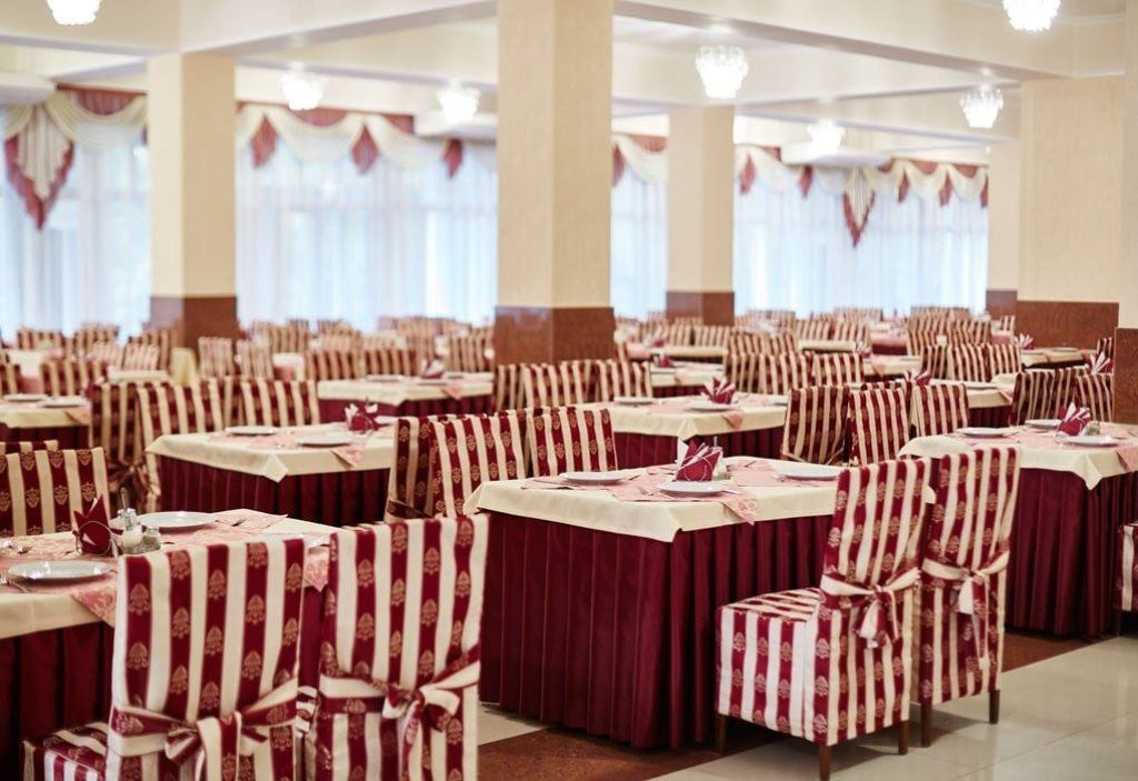 restaurants-obedennyi-zal