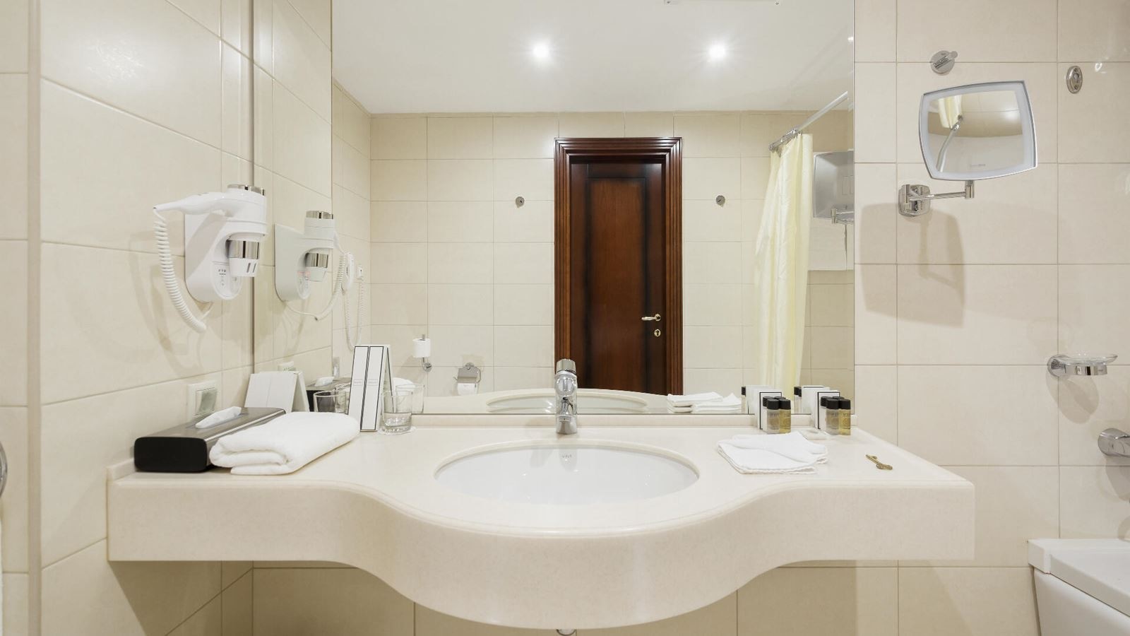 rooms-apartment-balcony