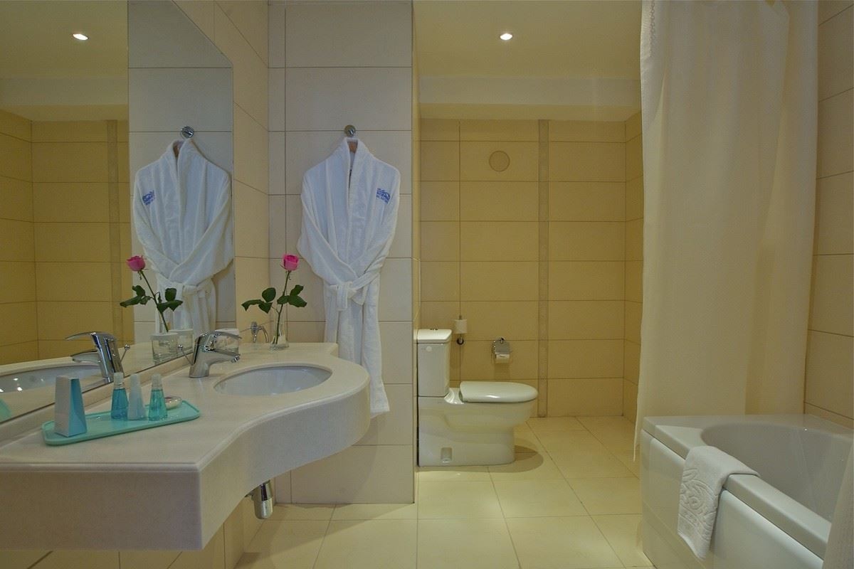 rooms-suite-family-balcony