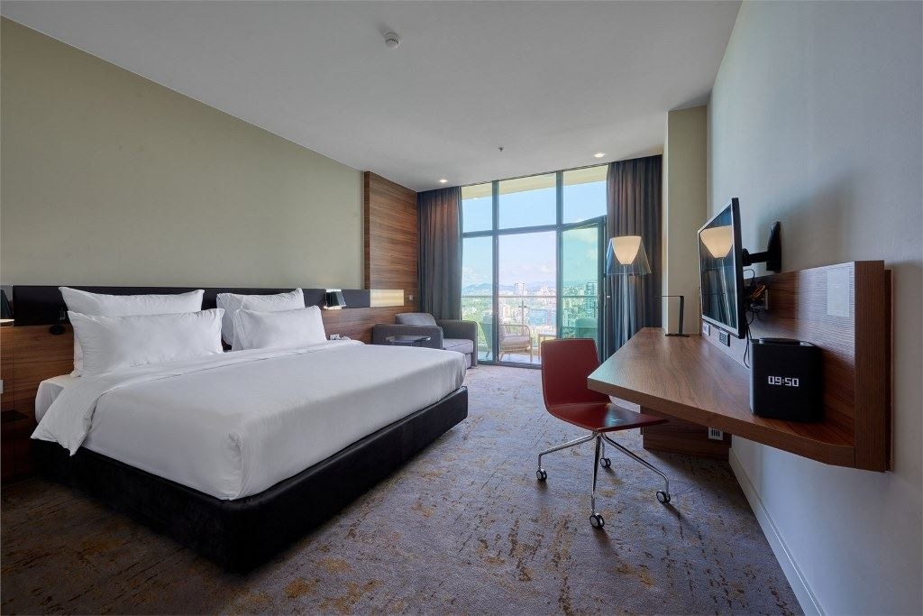 rooms-executive-room-with-city-view-club-floor