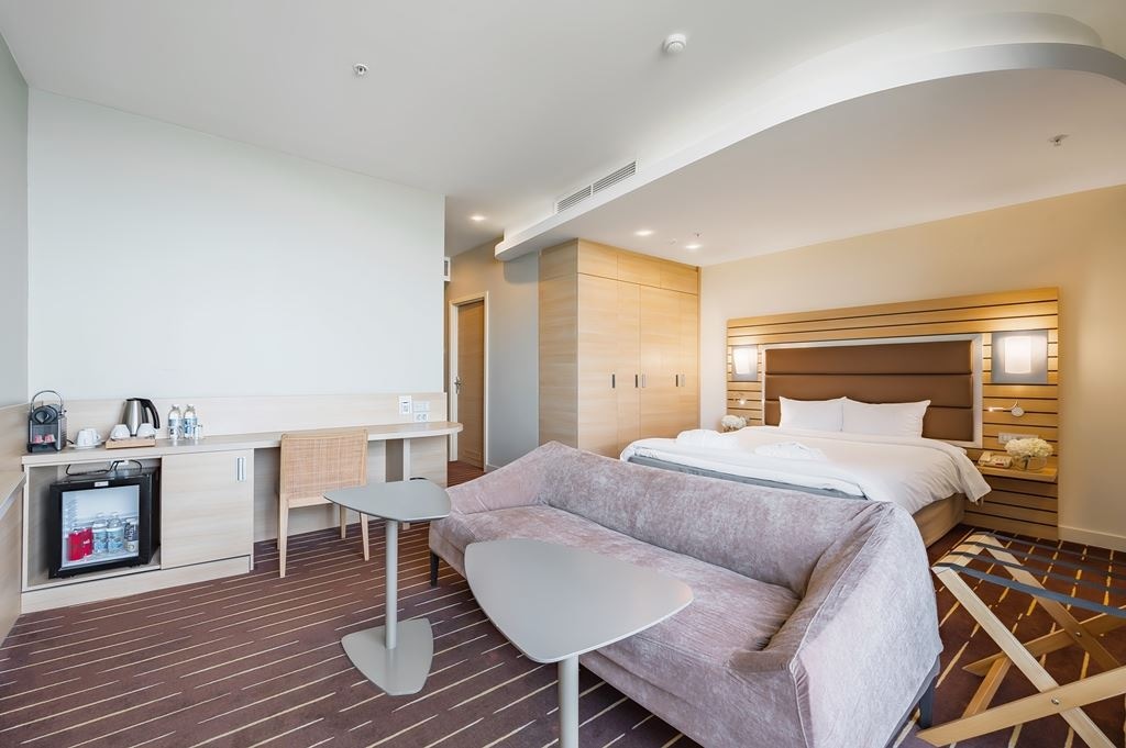 rooms-privilege-with-sofa