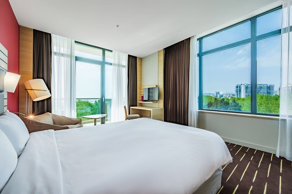 rooms-privilege-with-balcony